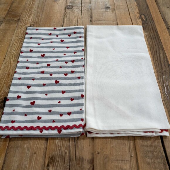 Nicole Miller Home Valentines Kitchen Hand Towels Set / 2 - Picture 3 of 3